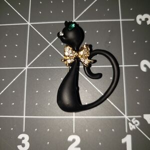 Elegant Black Cat Brooch with Gold Accents